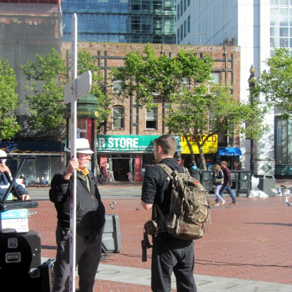 SCOTT CRAWFORD WITNESSES TO JUSTIN AT UN PLAZA